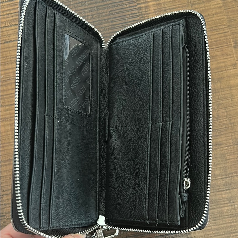 Steve Madden Camouflage Wristlet Wallet - Picture 2 of 2